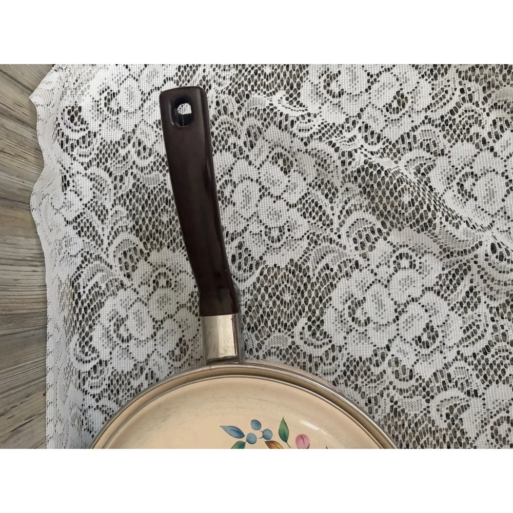 Vintage International Heartland Skillet with Lid  Folk Art Farm Cottagecore Pan